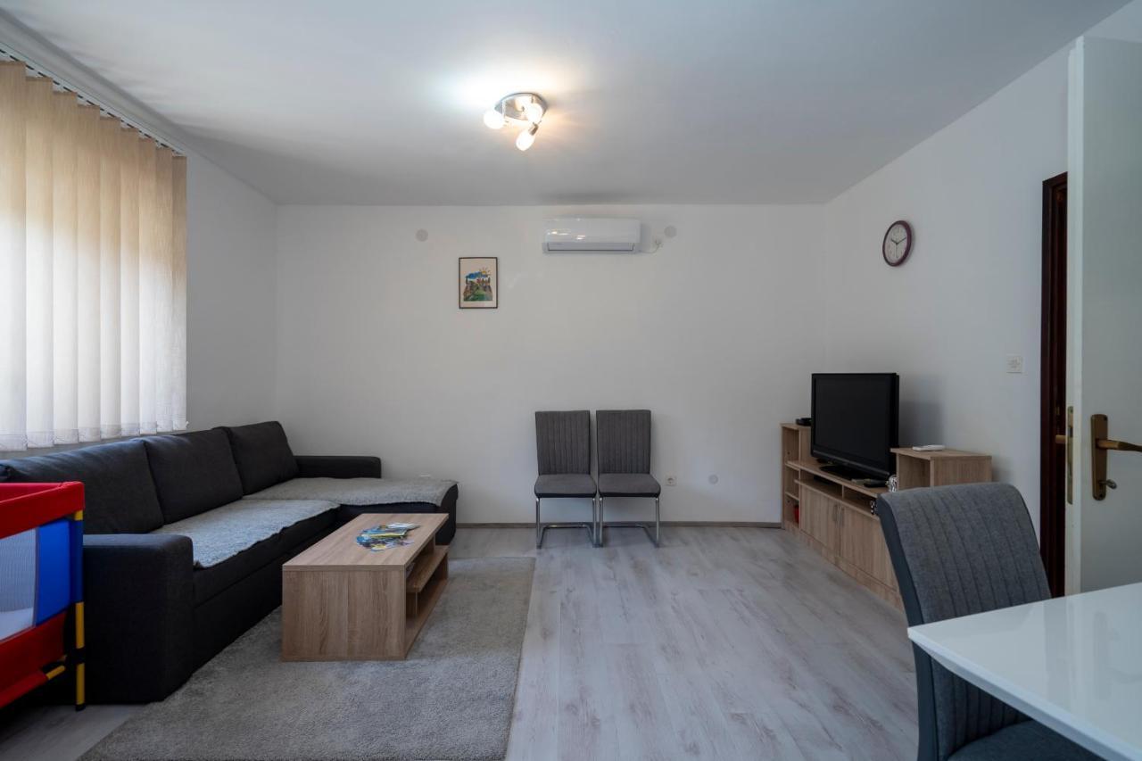 Apartman Curcic Knin Exterior foto